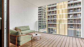 One-Bedroom Apartment with Terrace | Terrasse/Patio