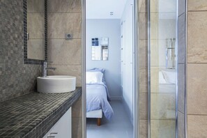 Bathroom - Le Saint Lazare (Paris)
