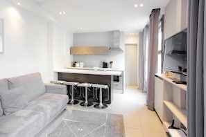 Deluxe Apartment | Living area