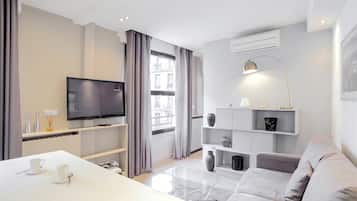 Deluxe Apartment | Living area