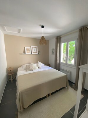 4 bedrooms, iron/ironing board, travel crib, WiFi - The ideal escape at villa la Pernes du Nord: Your vacation paradise! (Pernes-les-Fontaines)