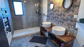 Comfort House, Valley View | Bathroom