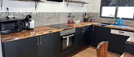 Comfort House, Valley View | Private kitchen