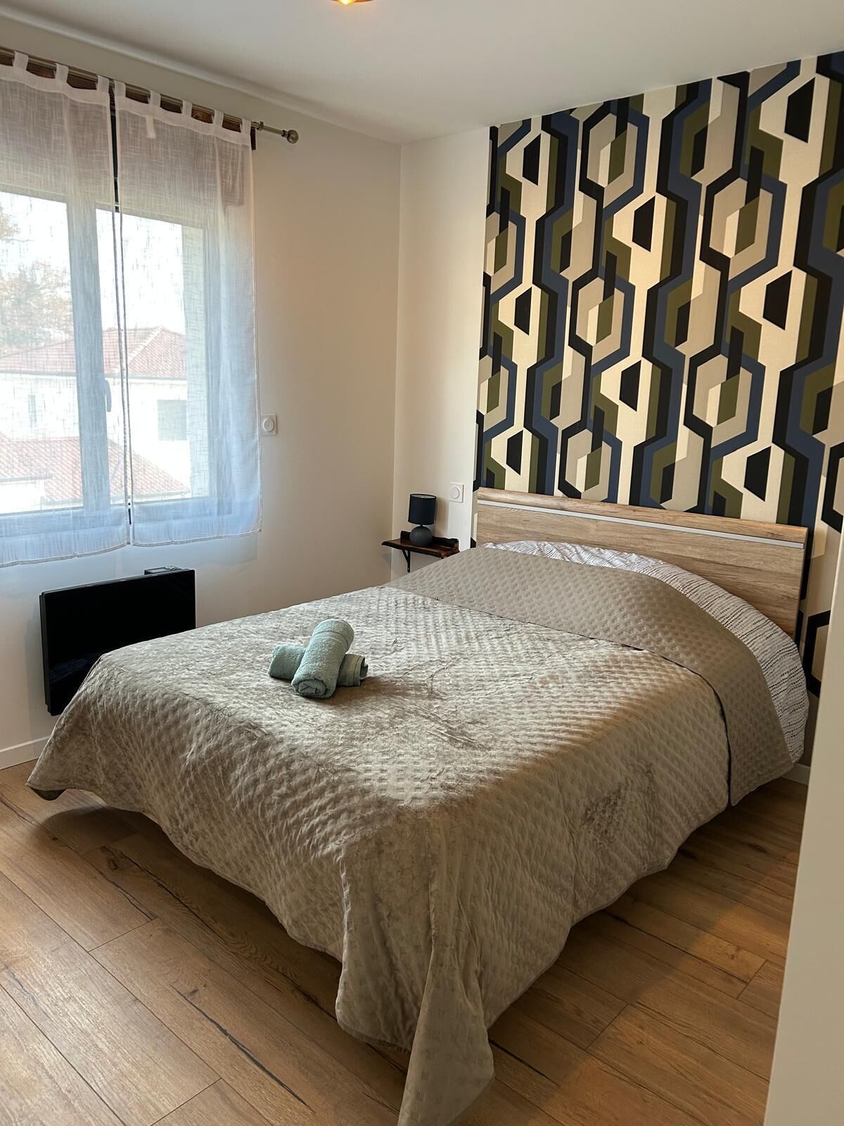 Comfort House, Valley View | 4 bedrooms, blackout drapes, iron/ironing board, free WiFi