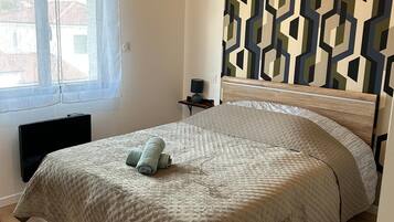 Comfort House, Valley View | 4 bedrooms, blackout drapes, iron/ironing board, free WiFi