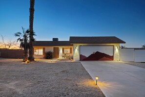 Exterior - Desert Oasis w/ Hot Tub, Fully Fenced, Pool & Mountain Views 🌵✨ (Joshua Tree)