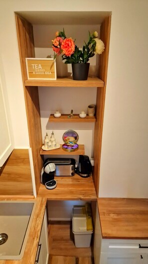 Apartment, 1 Bedroom, Smoking, City View | Interior