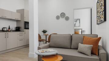 1 間睡房、房內夾萬、遮光窗簾/窗簾、隔音