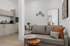 1 bedroom, in-room safe, blackout curtains, soundproofing