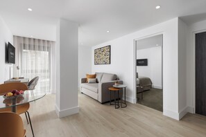 1 slaapkamer, een kluis op de kamer, verduisterende gordijnen