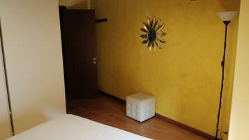 1 camera, ferro/asse da stiro, Wi-Fi, lenzuola