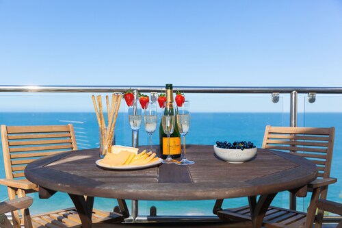 Coastal Breeze, Carbis Bay – Sleeps 6 – Apartment, Sea Views