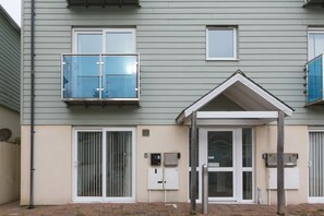Exterior detail - Cockleshells-EV Charger-Parking-Balcony (St Ives)