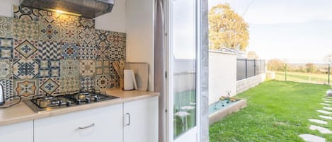 Jääkaappi, mikroaaltouuni, astianpesukone