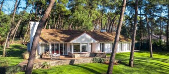 Spacious villa with private pool, Wi-Fi, pets welcome