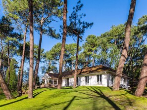 Exterior - Spacious villa with private pool, Wi-Fi, pets welcome (Le Touquet-Paris-Plage)