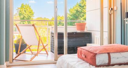 Bright apartment with separate kitchen - Near the beach