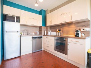 Kühlschrank, Mikrowelle, Ofen, Geschirrspüler