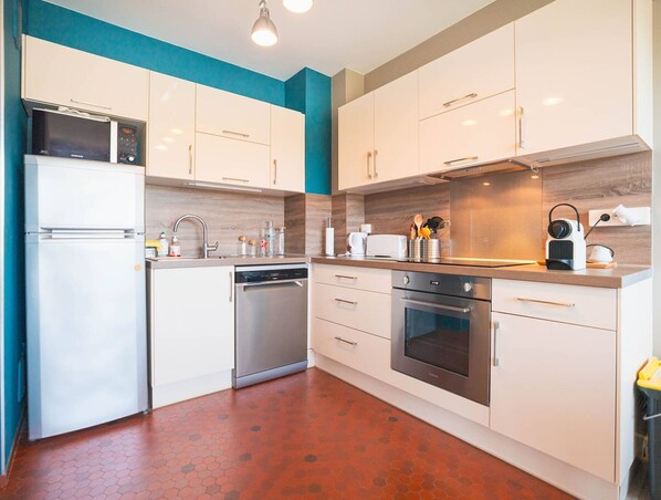 Fridge, microwave, oven, dishwasher