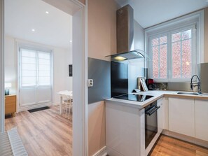 Kühlschrank, Mikrowelle, Ofen, Geschirrspüler