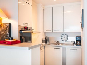 Fridge, microwave, dishwasher, coffee/tea maker
