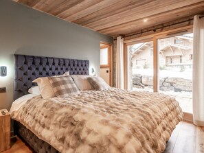 5 bedrooms, free WiFi - Luxury Chalet in Les Gets - 5 Bedrooms, Jacuzzi, Pets Allowed, Parking (Les Gets)