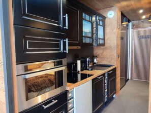 Refrigerador, microondas, parrilla de estufa y lavavajillas 