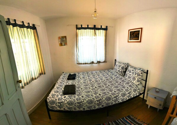 3 bedrooms, desk, free WiFi, bed sheets