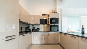 茶具/咖啡用具、微波炉、洗碗机、厨具/餐具