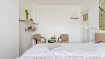 2 slaapkamers, een strijkplank/strijkijzer, wifi, beddengoed