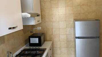 Deluxe Condo, City View | Private kitchen | Microwave, oven, stovetop, espresso maker