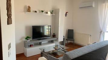 Deluxe Condo, City View | Living area