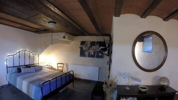 1 bedroom, bed sheets