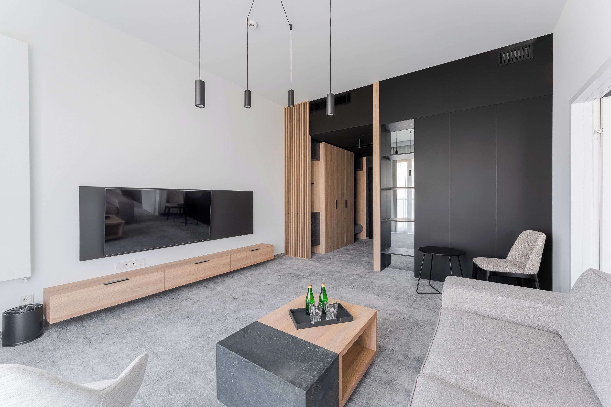 Hypo-allergenic bedding, in-room safe, desk, laptop workspace