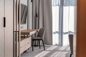 Hypo-allergenic bedding, in-room safe, desk, laptop workspace - Shellter Hotel Resort & Spa (Trzebiatow)