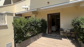 1 habitación, caja de seguridad en la habitación y escritorio