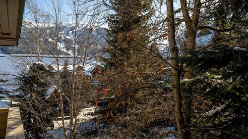 Spacious 2BR | Steps from Village | Shared Hot Tub | Free Parking | Managed by Aloha Whistler