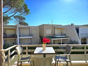 Outdoor dining - Lura 3 Holiday Homes 256 (Gjiri Lalzit)