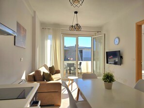 TV - Lura 3 Holiday Homes 257 (Gjiri Lalzit)