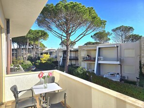 Outdoor dining - Lura 3 Holiday Homes 257 (Gjiri Lalzit)