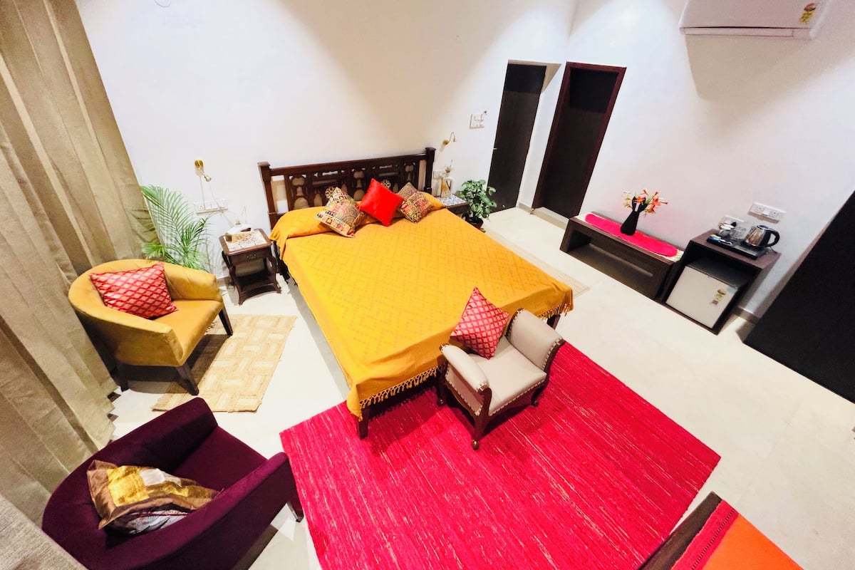 Luxury Double Room, Garden View | Laptop workspace, blackout curtains, iron/ironing board, free WiFi