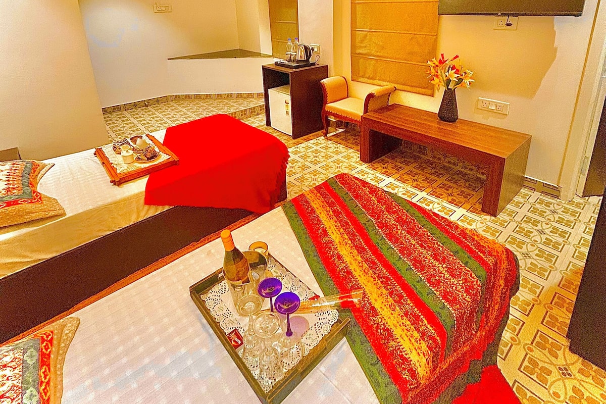 华丽双床房, 花园景观 | 笔记本电脑工作区、遮光窗帘、熨斗/熨板、免费 WiFi