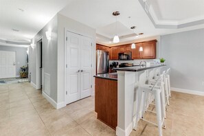 Private kitchen - The Luxe Haven at St. Maarten (Daytona Beach)