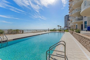 Pool - The Luxe Haven at St. Maarten (Daytona Beach)