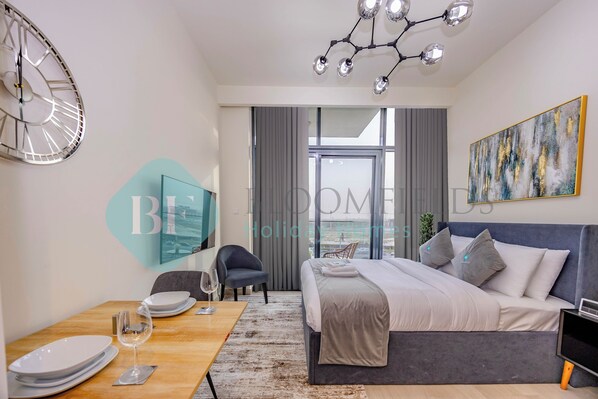 In-room safe, iron/ironing board, free WiFi - Bloomfields Fantastic STU Azizi Riviera (Dubai)