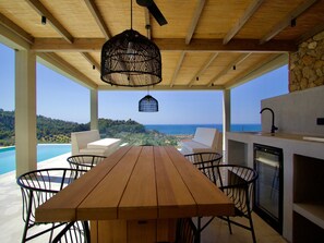 Outdoor dining - Design Villa Skioni by Halkidiki Villas (Kassandra)