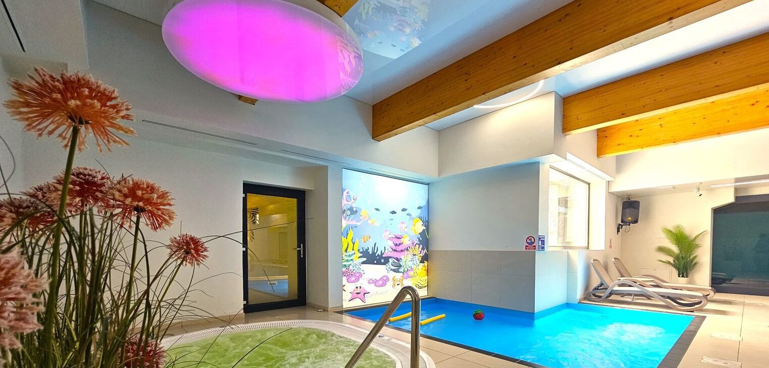 Comfort Studio Suite | Jetted bathtub