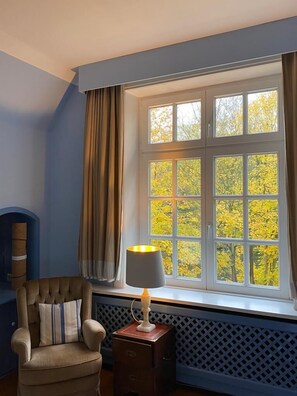 Double Room, 1 Double Bed, Non Smoking, Private Bathroom | Laptop workspace, blackout drapes, iron/ironing board, travel crib - WaldesRuh am See (Aumuehle)