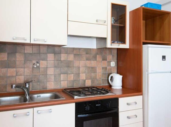 Lejlighed (One Bedroom Apartment with Terrace an) | Privat køkken | Køleskab
