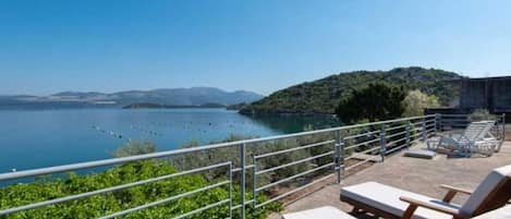 Appartement (One Bedroom Apartment with Terrace an) | Terras